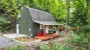 Modern Mountain Cottage w Hot Tub, Fire Pit, WiFi - مرتينسبورغ
