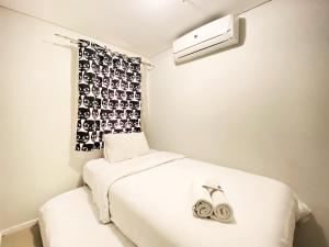 Comfy and Modern 2BR Apartment at Parahyangan Residence By Travelio