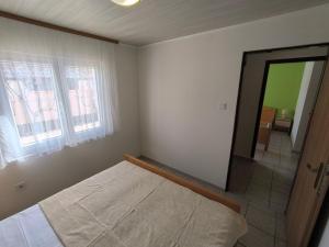 Family-friendly apartments with swimming pool Sabunike, Zadar - 11837