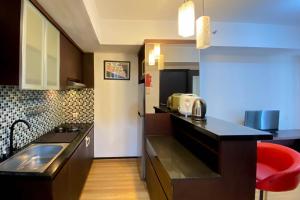 Elegant and and Spacious 1BR The Wave Kuningan Apartment By Travelio