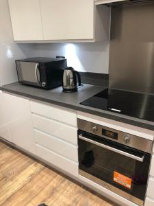 Luxury Kingsize Bedroom with Private Bathroom