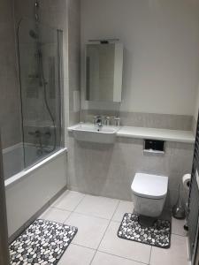 Luxury Kingsize Bedroom with Private Bathroom