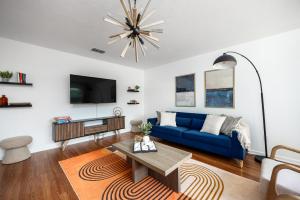 UF 4min away! Gameroom-Funyard-Discgolf-Firetable