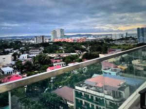 S & E Condo with Panoramic View