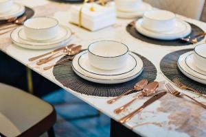 Great Location Oasis w Huge Backyard Near DTLA ,USC ,Ktown