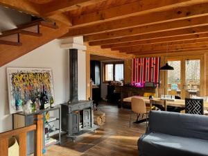 Chalet spacieux 12 pers, 4 ch, 4 sdb, cuisine équipée, parking, cheminée - FR-1-676-201