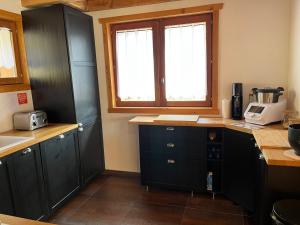Chalet spacieux 12 pers, 4 ch, 4 sdb, cuisine équipée, parking, cheminée - FR-1-676-201