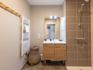 Charmant T3 avec balcon, proche pistes, parking inclus - FR-1-351-235