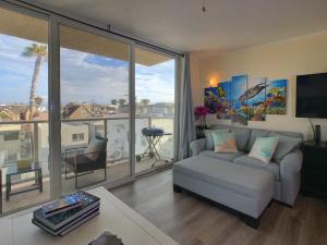 Ocean, Bay, Downtown, and City view Condo, Few steps from the ocean