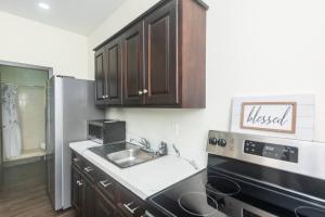 Island escape 1 Bdrm concierge service in west end 1
