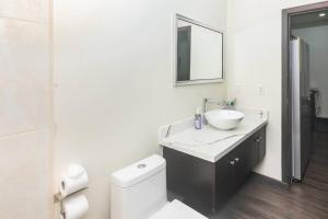 Island escape 1 Bdrm concierge service in west end 1