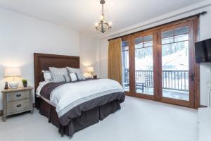 Grand Lodge - Five Bedroom #402 - Ski-in ski-out condo