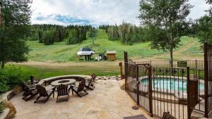 Grand Lodge - Studio #204 - Ski-in ski-out Hotel Room