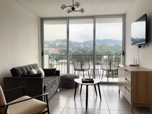 Modern & Central 2BR w Pool & Gym Prime Location - Planes de Renderos