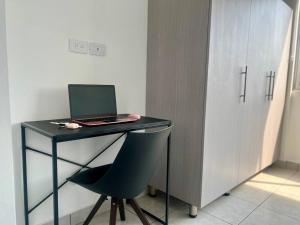 Modern & Central 2BR w Pool & Gym Prime Location