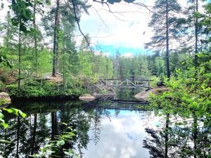 Viihtyisä huvila saunalla Korpilammella