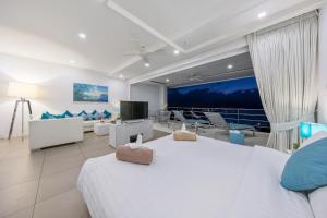 UniQue BoutiQue Residences