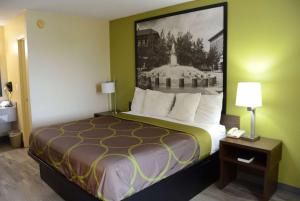 King Room - Non-Smoking room in Super 8 by Wyndham Lafayette