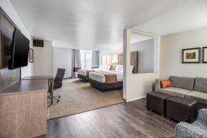 Queen Suite with Two Queen Beds and Sofa Bed - Non-Smoking room in Comfort Suites