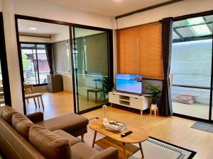 Kirin Riverside Homestay with AC, WiFi in Bangkok