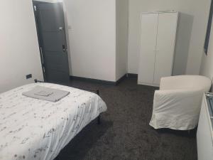 Double bed rooms in Meadowhall, Tinsley