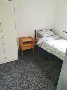 Double bed rooms in Meadowhall, Tinsley