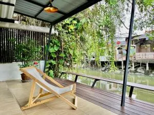 Kirin Riverside Homestay with AC, WiFi in Bangkok - Ban Tha Hin