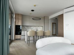 EUROVEA TOWER II beige