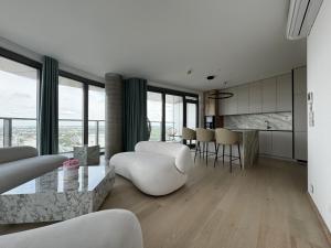 EUROVEA TOWER II beige