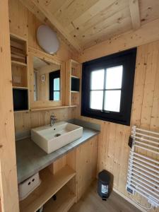 Campings La Buissonniere Lodges : photos des chambres