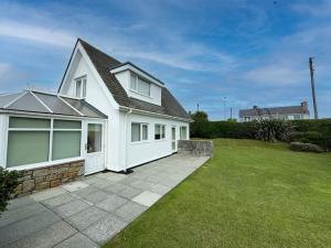 Beach Access-Ynys Cartref-4-Bed