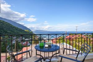 Giannatos Studios - Makis