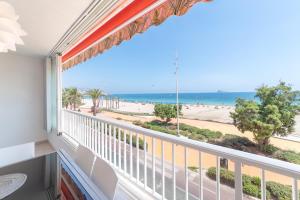 Luxury Primerísima Línea Playa Poniente Benidorm con 6,5 mts de Vistas Frontales al mar y Parking