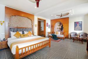 Pax Hotel Ark 150 meters from Mall Road