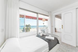 Luxury Primerísima Línea Playa Poniente Benidorm con 6,5 mts de Vistas Frontales al mar y Parking