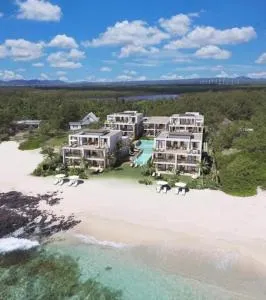 Eastern Blue Beachfront Luxury Apartment - Poste Lafayette