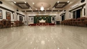 Redfox Cinemascope An Apart Hotel