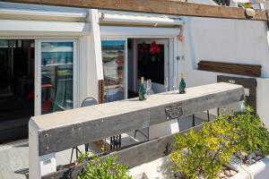 COURSIVES RED-LIGHT 107 Vue Mer