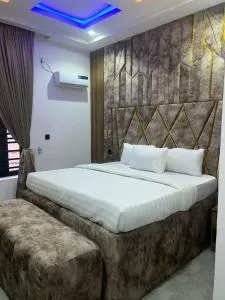 Keneuro hotel & suites - Age Mowo