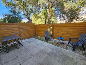 Appartements Studio Le Yellow avec terrasse et parking : photos des chambres