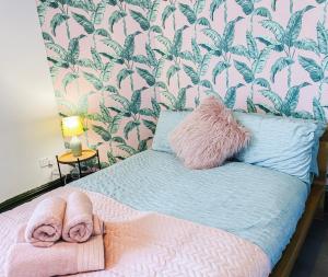 2-Bedroom Flat by NourNest Apartments in Shepherds Bush near Westfield London & Notting Hill