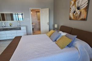 Front Sea View 3 Bedroom 2 bathrooms at Sliema Beach Promenade S7