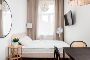 Comfort Central Studio - by Upstairs