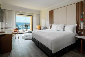 Deluxe Sea View Room With 1 King Bed with Balcony room in Malta Marriott Hotel & Spa