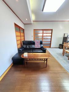 吉祥莊位于高山市内 有一千平方的园林 可远眺日本的阿尔卑斯山脉 四季景色绝佳 可接待9人入住 免费停车