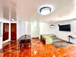 Spacious Studio w AC Central Area near Beach