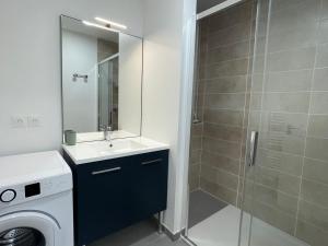 Appartement neuf avec balcon et navette pour le ski - FR-1-624-113