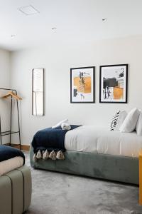 Vibrant Urban Escape, Family Friendly - Sleeps 8!