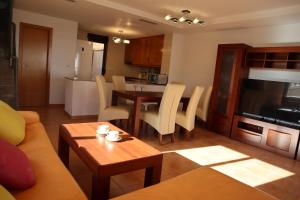 Sunny Casitas, Arenales - Spacious 3 Bedroom Holiday Home