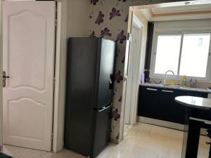 Studio Sleeps 2 with Balcony & Free Parking